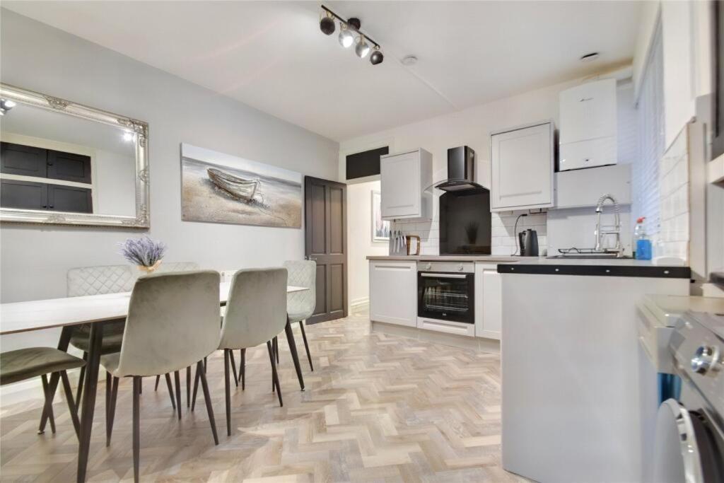 Kingsdown Apartment Great Malvern Bagian luar foto
